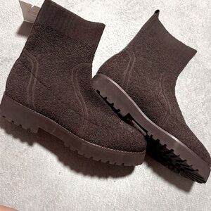 Andre Assous featherweights Brown Textured Ankle Boots